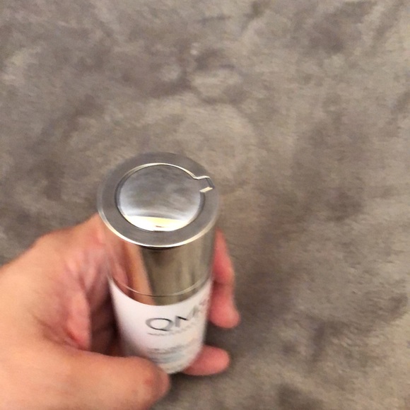 NWT ๐ QMS Medicosmetics Lip Line Corrector Serum - Picture 6 of 7